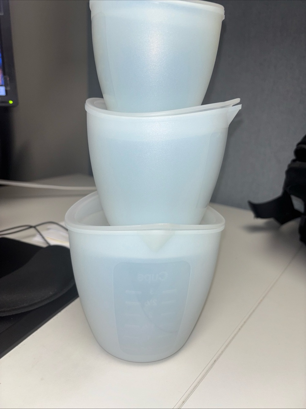 Silicone Nesting Food measuring cups with lids pampered chef set of 3